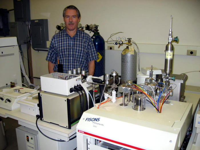 Steve Howe in the stable isotope mass spectrometer laboratory